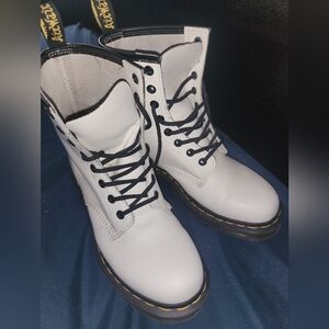 Dr. Doc Martens The Original White Leather Lace Up Combat Boots Size 39/8 Women